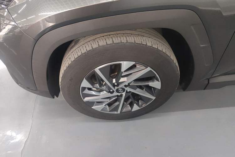 Used Hyundai Tucson 2022 Tucson L 2.0L Hybrid · Flagship Edition Left Front Wheel Hub