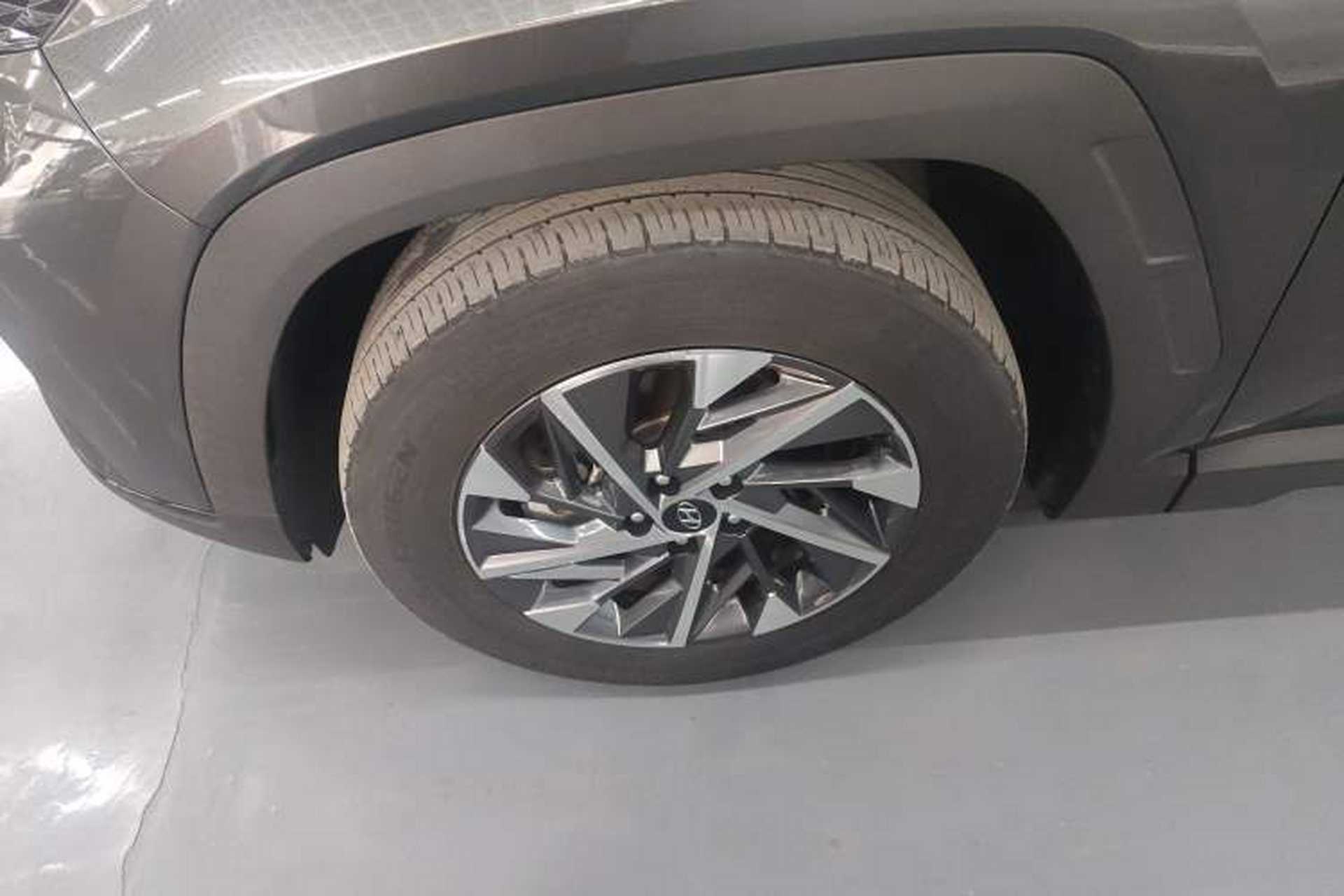 Used Hyundai Tucson 2022 Tucson L 2.0L Hybrid · Flagship Edition Left Front Wheel Hub