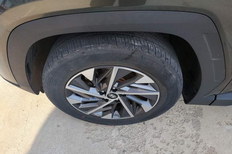Used Hyundai Tucson 2022 Tucson L 2.0L Hybrid · Flagship Edition Left Front Wheel Hub
