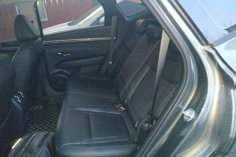 Used Hyundai Tucson 2022 Tucson L 2.0L Hybrid · Flagship Edition Left Rear Seat