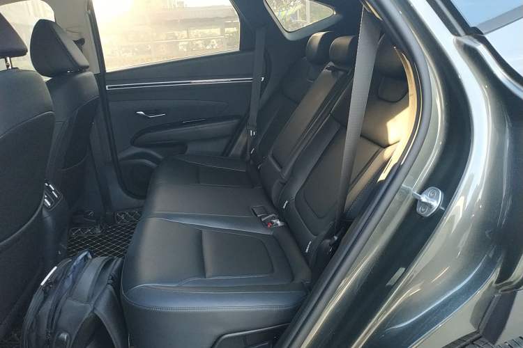 Used Hyundai Tucson 2022 Tucson L 2.0L Hybrid · Flagship Edition Left Rear Seat