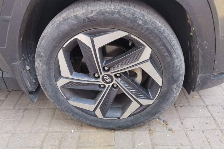 Used Hyundai Tucson 2022 Tucson L 1.5T DCT LUX Prestige Edition N Line Right Front Wheel Hub