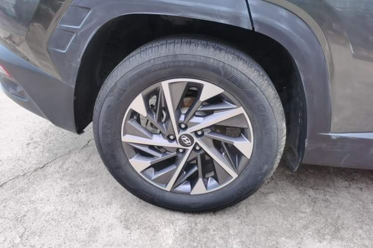 Used Hyundai Tucson 2022 Tucson L 2.0L Hybrid - Prestige Edition Right Rear Wheel Hub