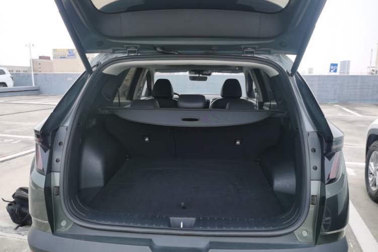 Used Hyundai Tucson 2022 Tucson L 2.0L Hybrid · Flagship Edition Trunk