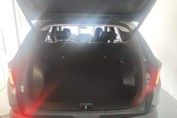 Used Hyundai Tucson 2022 Tucson L 2.0L Hybrid · Flagship Edition Trunk
