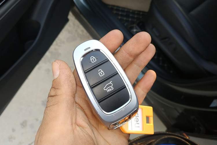 Used Hyundai Tucson 2022 Tucson L 2.0L Hybrid · Flagship Edition Vehicle Key