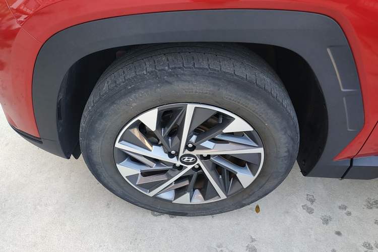 Used Hyundai Tucson 2022 Tucson L 2.0L Hybrid - Prestige Edition Left Front Wheel Hub