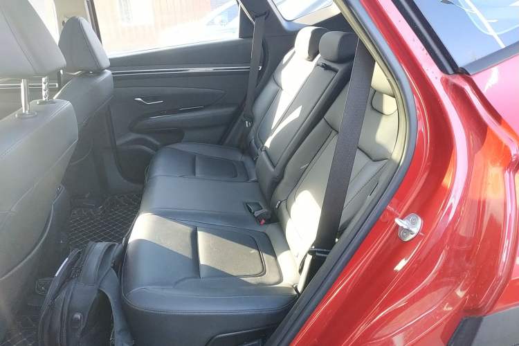Used Hyundai Tucson 2022 Tucson L 2.0L Hybrid - Prestige Edition Left Rear Seat