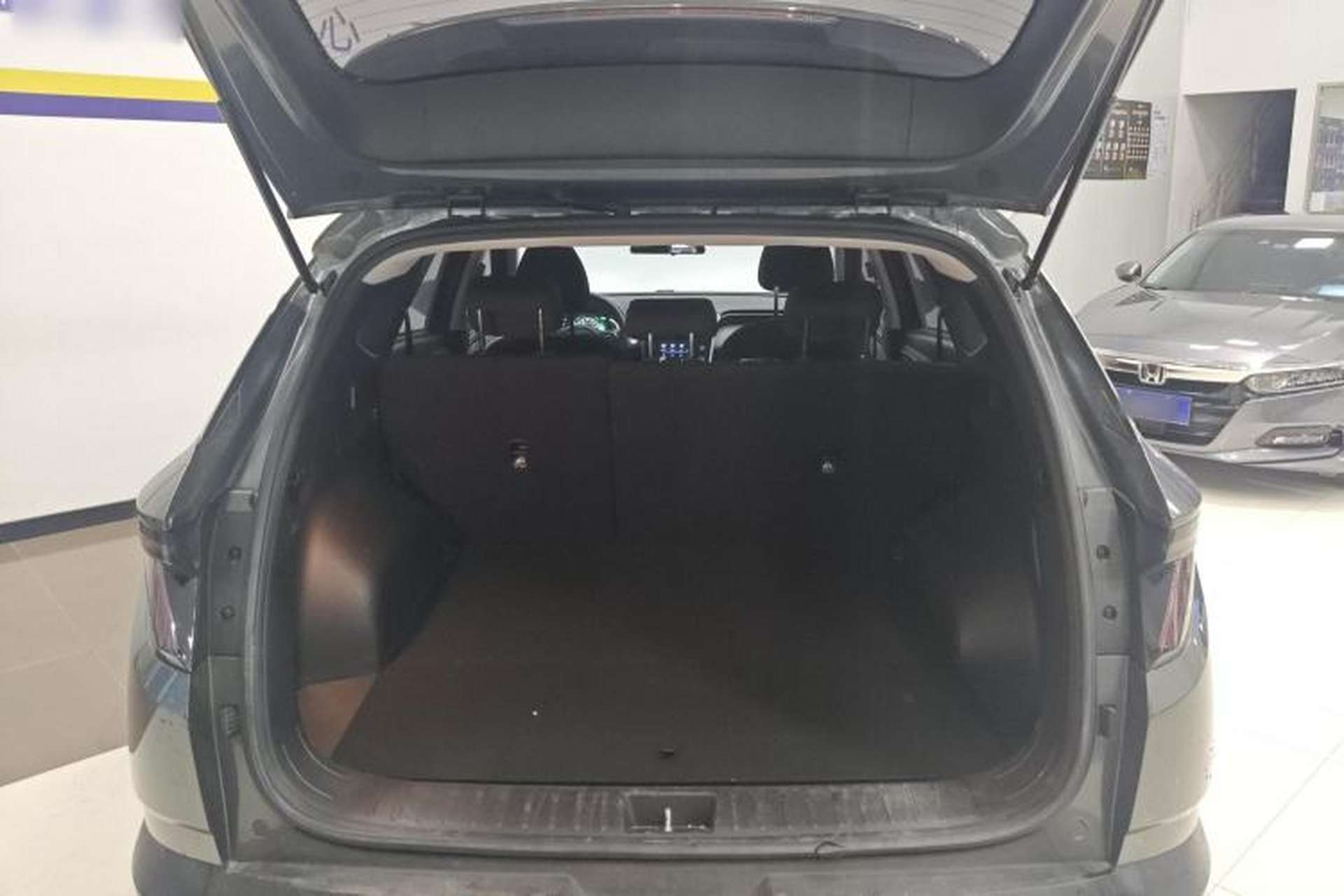 Used Hyundai Tucson 2022 Tucson L 2.0L Hybrid – Smart Enjoyment Version Trunk