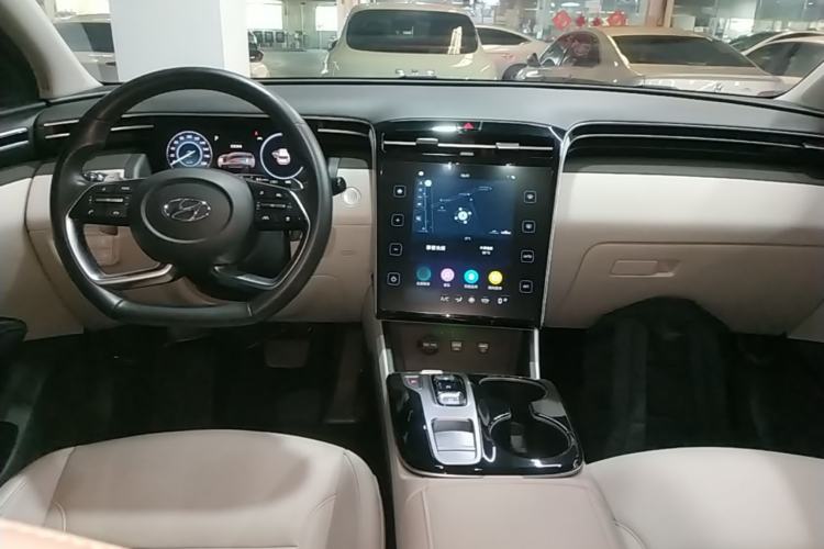 Used Hyundai Tucson 2022 Tucson L 2.0L Hybrid - Prestige Edition Center Console
