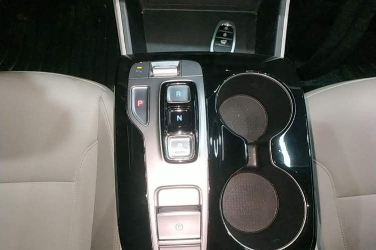 Used Hyundai Tucson 2022 Tucson L 2.0L Hybrid - Prestige Edition Gear Lever