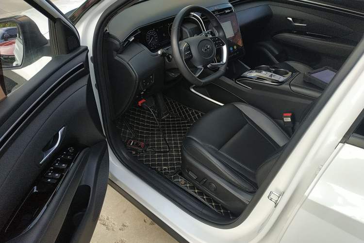 Used Hyundai Tucson 2022 Tucson L 2.0L Hybrid · Flagship Edition Interior 3