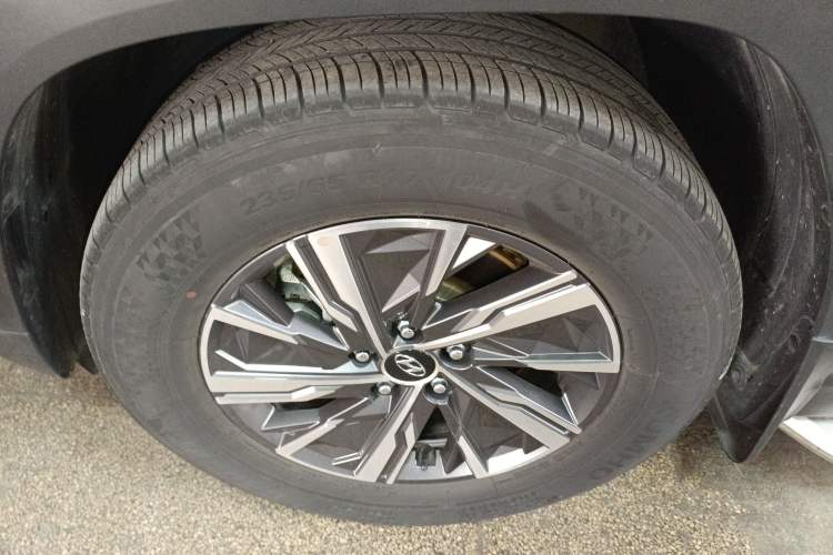 Used Hyundai Tucson 2022 Tucson L 2.0L Hybrid – Smart Enjoyment Version Left Front Wheel Hub