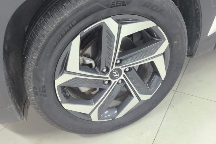 Used Hyundai Tucson 2022 Tucson L 1.5T DCT LUX Prestige Edition N Line Left Front Wheel Hub