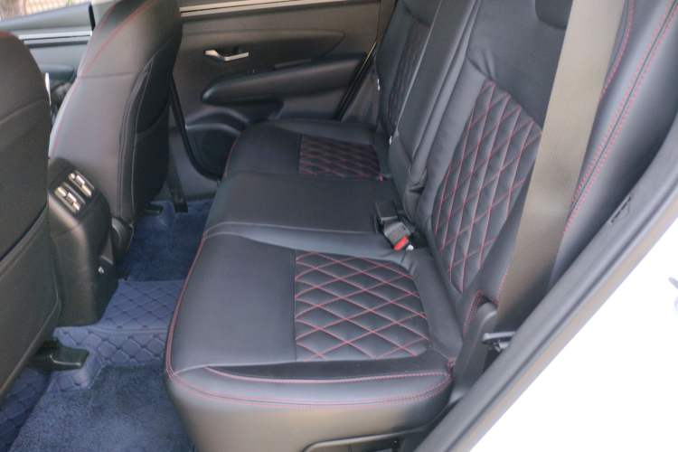 Used Hyundai Tucson 2022 Tucson L 2.0L Hybrid – Smart Enjoyment Version Left Rear Seat