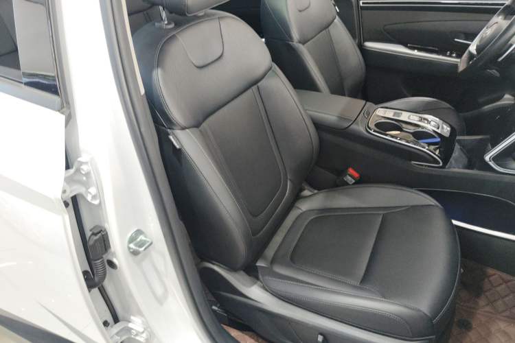 Used Hyundai Tucson 2022 Tucson L 1.5T DCT LUX Prestige Edition N Line Right Front Seat