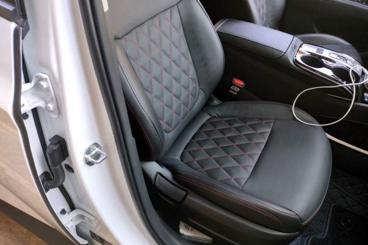 Used Hyundai Tucson 2022 Tucson L 2.0L Hybrid – Smart Enjoyment Version Right Front Seat