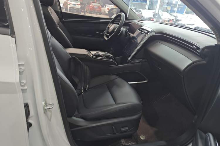 Used Hyundai Tucson 2022 Tucson L 1.5T DCT LUX Prestige Edition N Line Right Front Seat