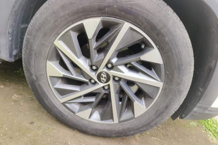 Used Hyundai Tucson 2022 Tucson L 1.5T DCT LUX Prestige Edition N Line Right Front Wheel Hub