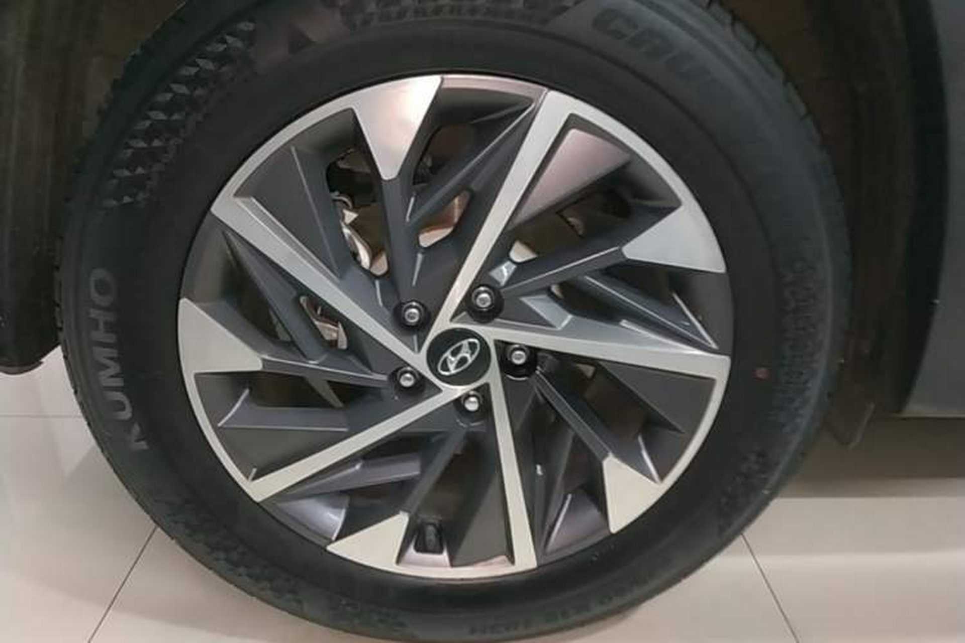 Used Hyundai Tucson 2022 Tucson L 2.0L Hybrid - Prestige Edition Right Rear Wheel Hub