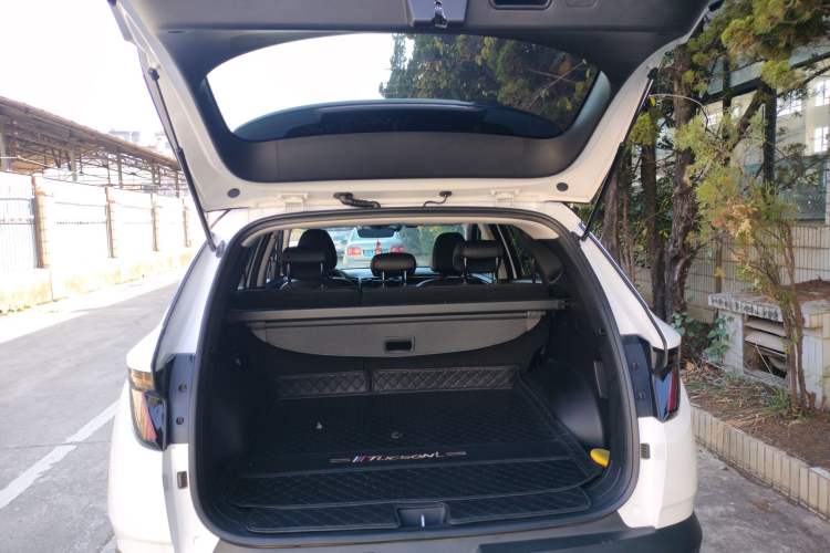 Used Hyundai Tucson 2022 Tucson L 2.0L Hybrid – Smart Enjoyment Version Trunk