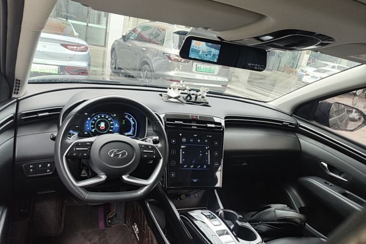 Used Hyundai Tucson 2023 Tucson L 1.5T Automatic Two-Wheel Drive DLX Luxury Edition Center Console
