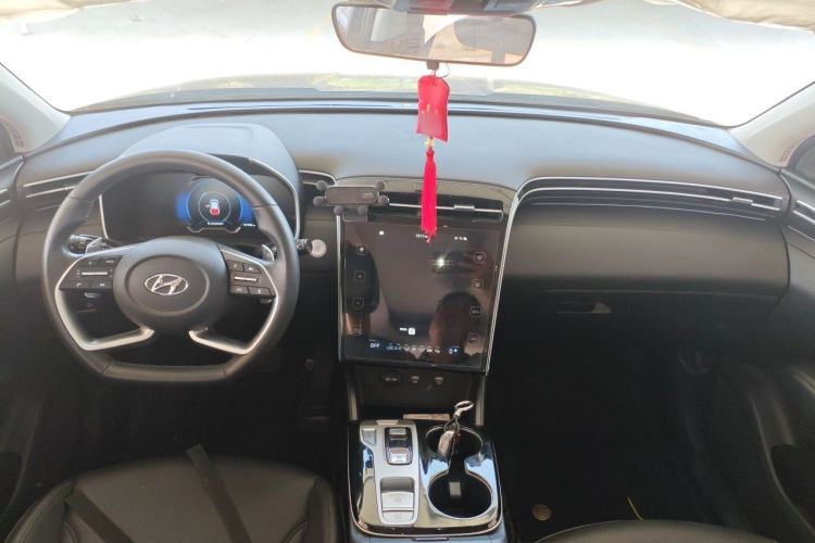 Used Hyundai Tucson 2023 Tucson L 1.5T Automatic Two-Wheel Drive DLX Luxury Edition Center Console