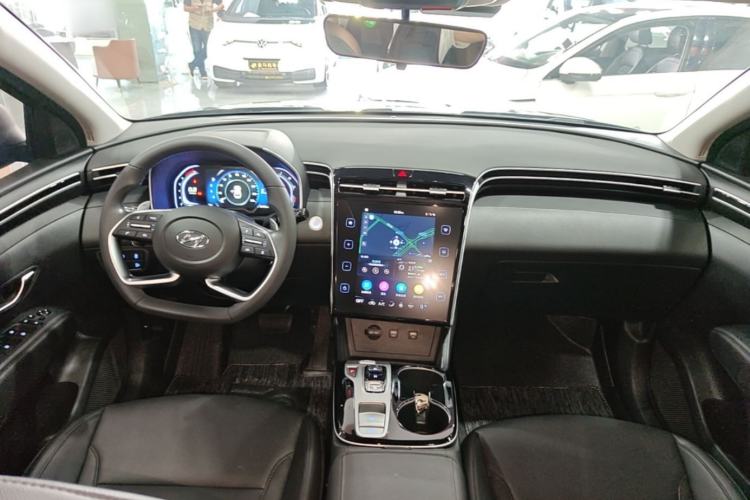 Used Hyundai Tucson 2023 Tucson L 1.5T Automatic Two-Wheel Drive DLX Luxury Edition Center Console