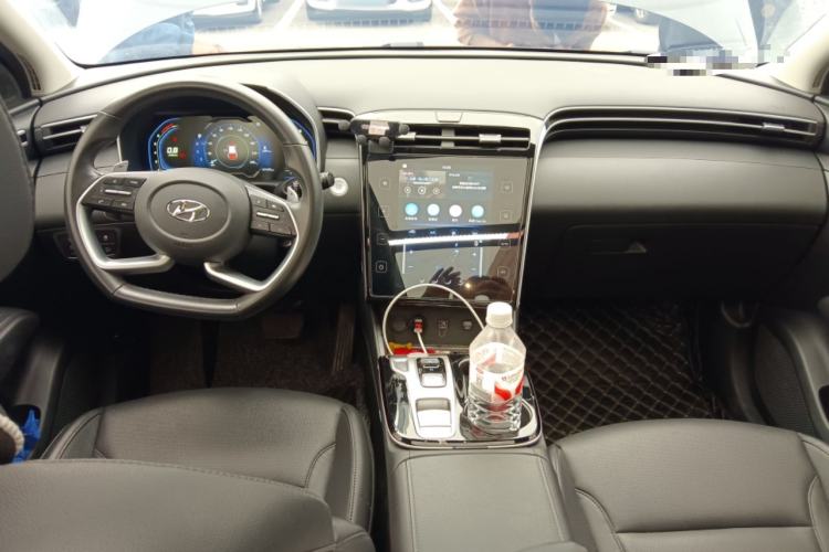 Used Hyundai Tucson 2023 Tucson L 1.5T Automatic Two-Wheel Drive GLX Elite Edition Center Console