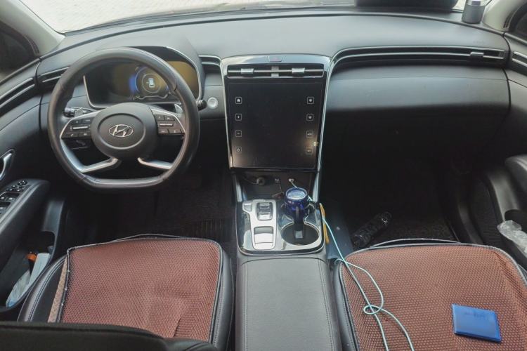 Used Hyundai Tucson 2023 Tucson L 1.5T Automatic Two-Wheel Drive DLX Luxury Edition Center Console