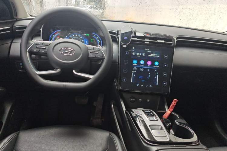 Used Hyundai Tucson 2023 Tucson L 1.5T Automatic Two-Wheel Drive GLX Elite Edition Center Console