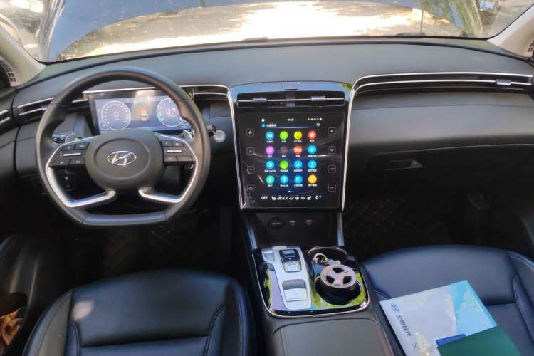Used Hyundai Tucson 2023 Tucson L 1.5T Automatic Two-Wheel Drive LUX Prestige Edition Center Console