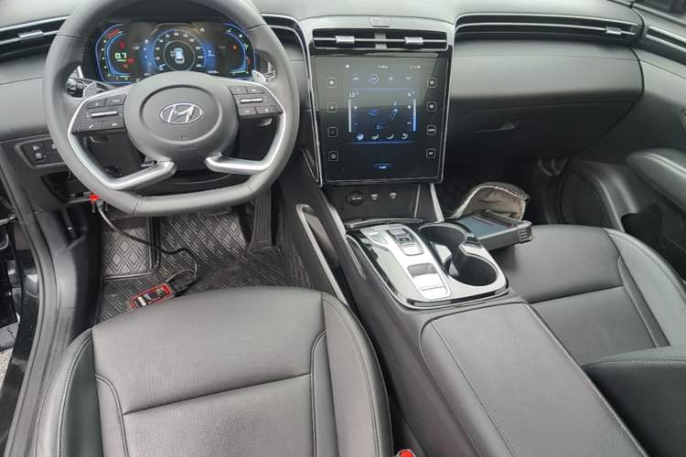 Used Hyundai Tucson 2023 Tucson L 1.5T Automatic Two-Wheel Drive DLX Luxury Edition Center Console