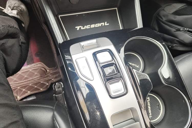 Used Hyundai Tucson 2023 Tucson L 1.5T Automatic Two-Wheel Drive DLX Luxury Edition Gear Lever