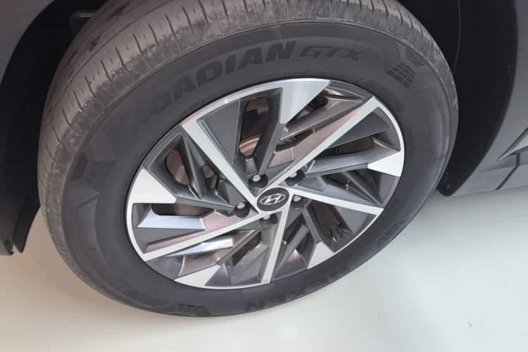 Used Hyundai Tucson 2023 Tucson L 1.5T Automatic Two-Wheel Drive GLX Elite Edition Left Front Wheel Hub