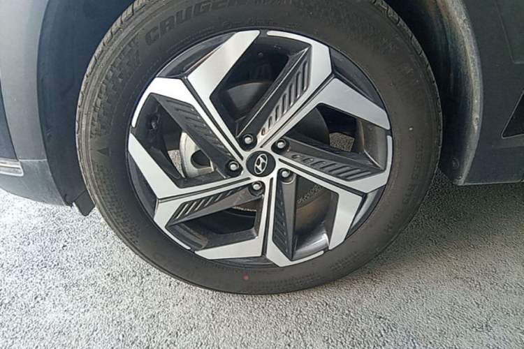 Used Hyundai Tucson 2023 Tucson L 1.5T Automatic Two-Wheel Drive DLX Luxury Edition Left Front Wheel Hub