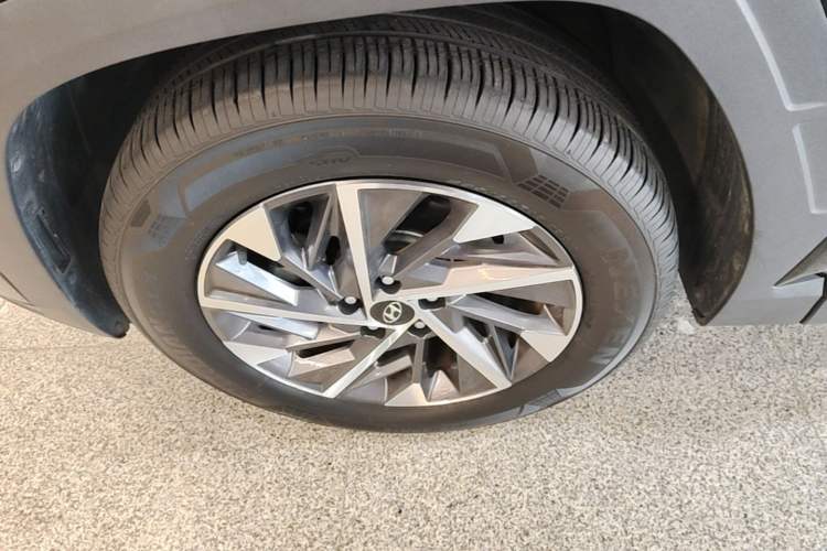 Used Hyundai Tucson 2023 Tucson L 1.5T Automatic Two-Wheel Drive GLX Elite Edition Left Front Wheel Hub