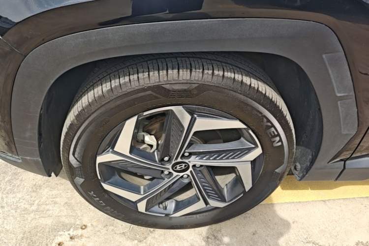 Used Hyundai Tucson 2023 Tucson L 1.5T Automatic Two-Wheel Drive DLX Luxury Edition Left Front Wheel Hub