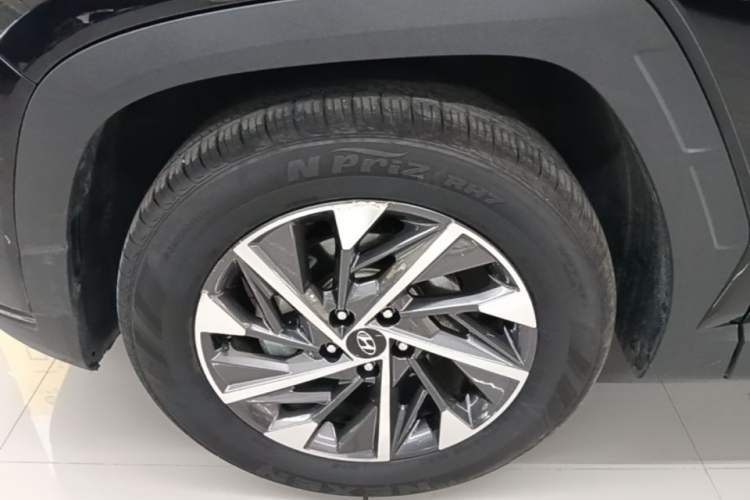 Used Hyundai Tucson 2023 Tucson L 1.5T Automatic Two-Wheel Drive GLX Elite Edition Left Front Wheel Hub