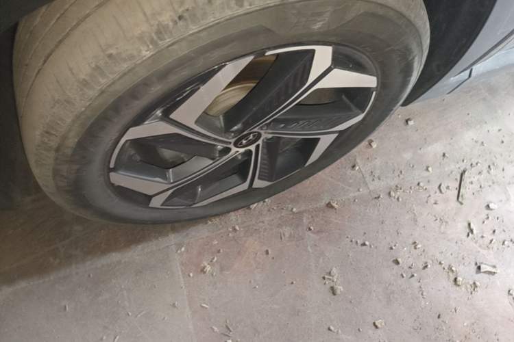 Used Hyundai Tucson 2023 Tucson L 1.5T Automatic Two-Wheel Drive LUX Prestige Edition Left Front Wheel Hub