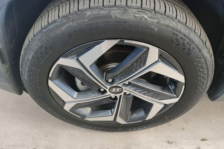 Used Hyundai Tucson 2023 Tucson L 1.5T Automatic Two-Wheel Drive DLX Luxury Edition Left Front Wheel Hub