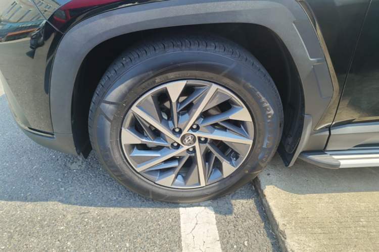 Used Hyundai Tucson 2023 Tucson L 1.5T Automatic Two-Wheel Drive GLX Elite Edition Left Front Wheel Hub