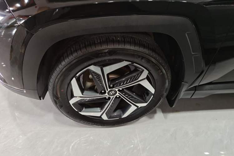 Used Hyundai Tucson 2023 Tucson L 1.5T Automatic Two-Wheel Drive DLX Luxury Edition Left Front Wheel Hub