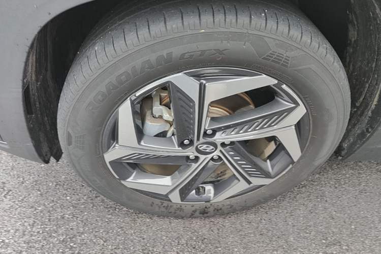 Used Hyundai Tucson 2023 Tucson L 1.5T Automatic Two-Wheel Drive DLX Luxury Edition Left Front Wheel Hub