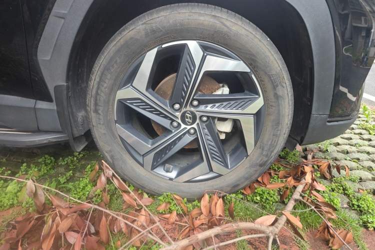 Used Hyundai Tucson 2023 Tucson L 1.5T Automatic Two-Wheel Drive LUX Prestige Edition Right Front Wheel Hub