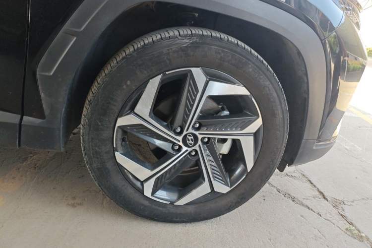 Used Hyundai Tucson 2023 Tucson L 1.5T Automatic Two-Wheel Drive DLX Luxury Edition Right Front Wheel Hub
