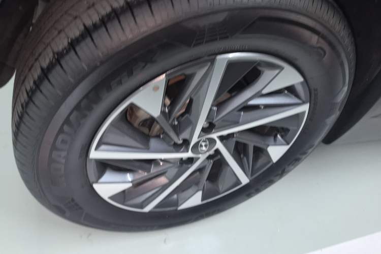 Used Hyundai Tucson 2023 Tucson L 1.5T Automatic Two-Wheel Drive GLX Elite Edition Right Rear Wheel Hub