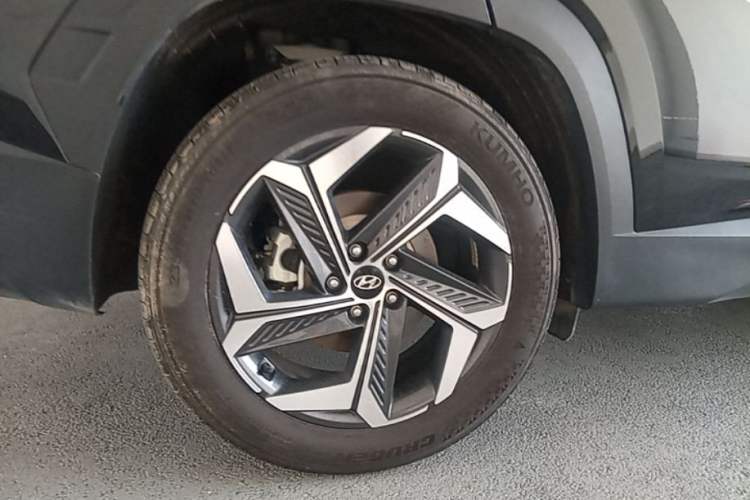 Used Hyundai Tucson 2023 Tucson L 1.5T Automatic Two-Wheel Drive DLX Luxury Edition Right Rear Wheel Hub