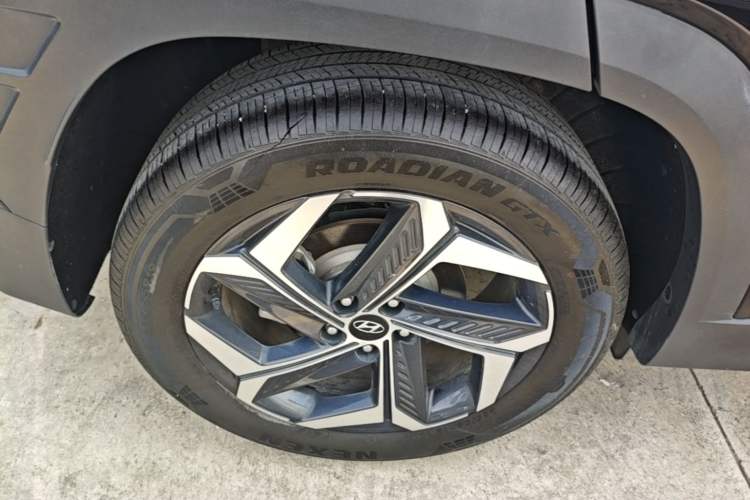 Used Hyundai Tucson 2023 Tucson L 1.5T Automatic Two-Wheel Drive DLX Luxury Edition Right Rear Wheel Hub
