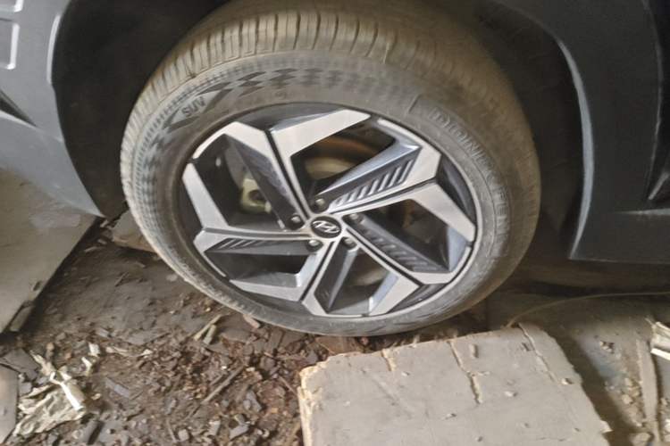 Used Hyundai Tucson 2023 Tucson L 1.5T Automatic Two-Wheel Drive LUX Prestige Edition Right Rear Wheel Hub